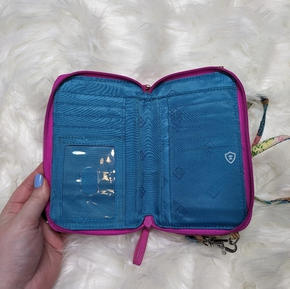 Vera‎ Bradley Iconic Rfid All-in-One Crossbody Quilted Wristlet in Superbloom - Picture 3 of 8